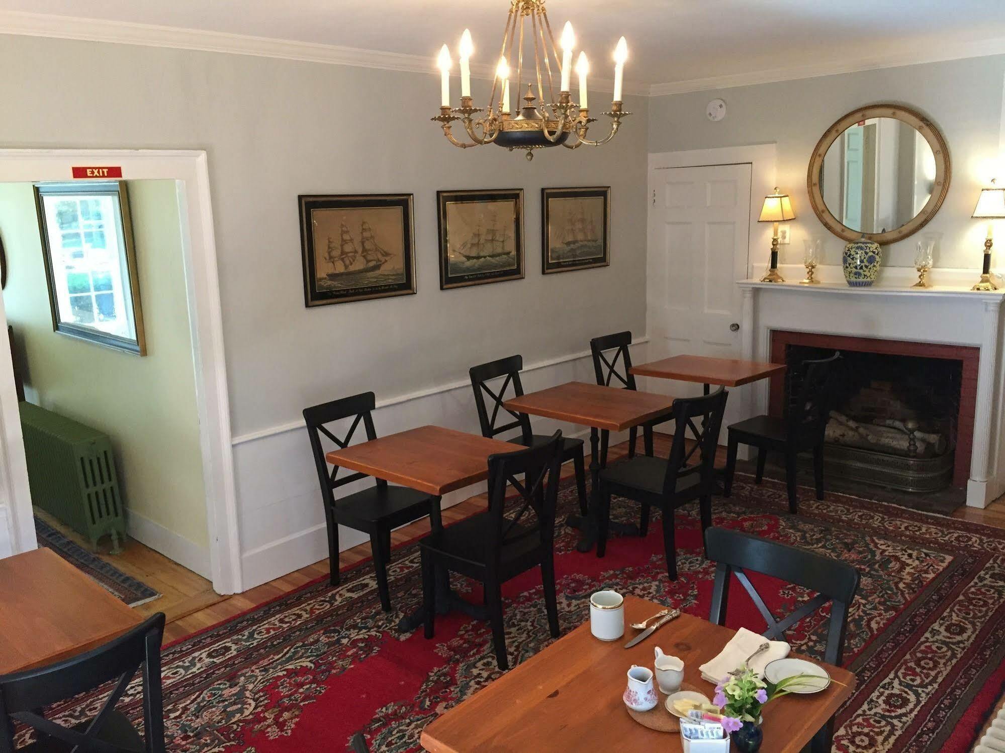 乡村住宿加早餐旅馆 Yarmouth Port 外观 照片